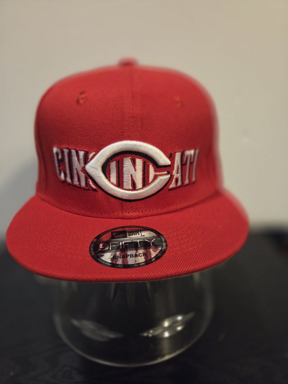 Cincinnati Reds New Era Red Snapback MLB Baseball Cap. New